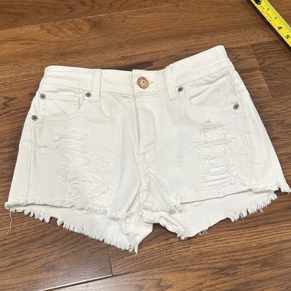 American Eagle super stretch White Distressed Denim Shorts  0